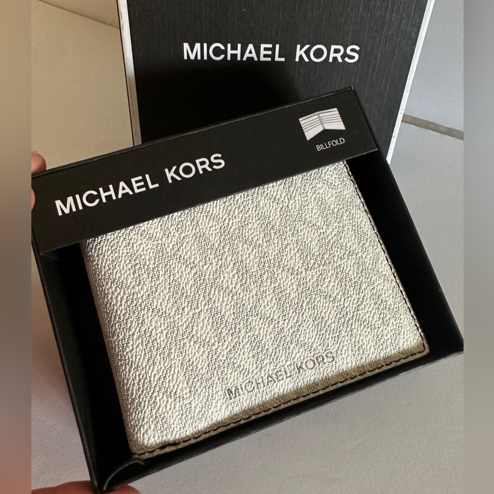 NWT Michael Kors White Leather Wallet with Black Accents